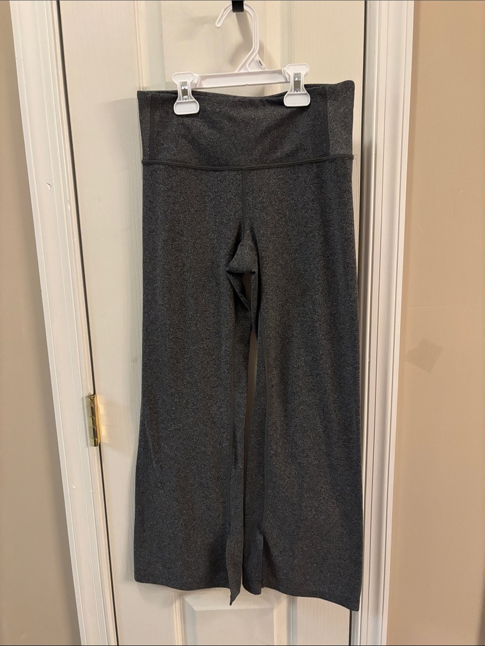 Athleta Dark Gray cropped Athletic yoga Leggings size small